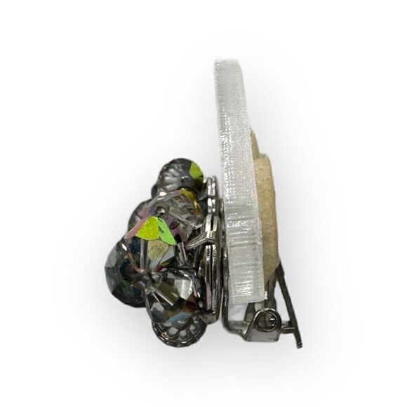 Vintage clear reflective rhinestone cluster clip on earrings - Picture 6 of 8